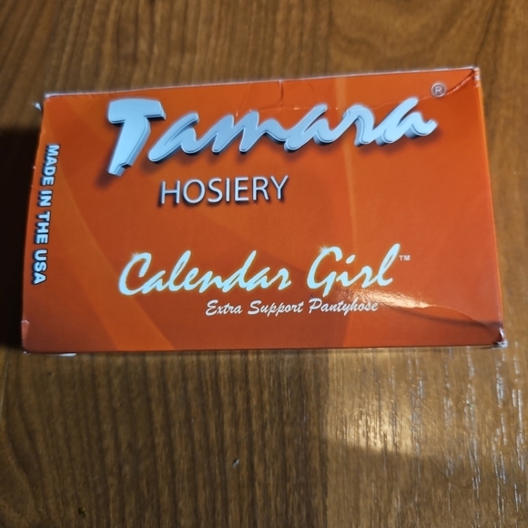 New In Box Hooters Pantyhose Open Toe Silk Plus Lt.  Suntan B  5-5"5 95-120 lbs - Picture 4 of 7